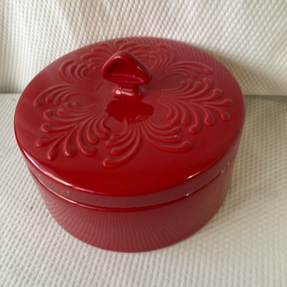 Chantal Red Talavera 1.5 qt Stoneware Bakeware. - Picture 2 of 7